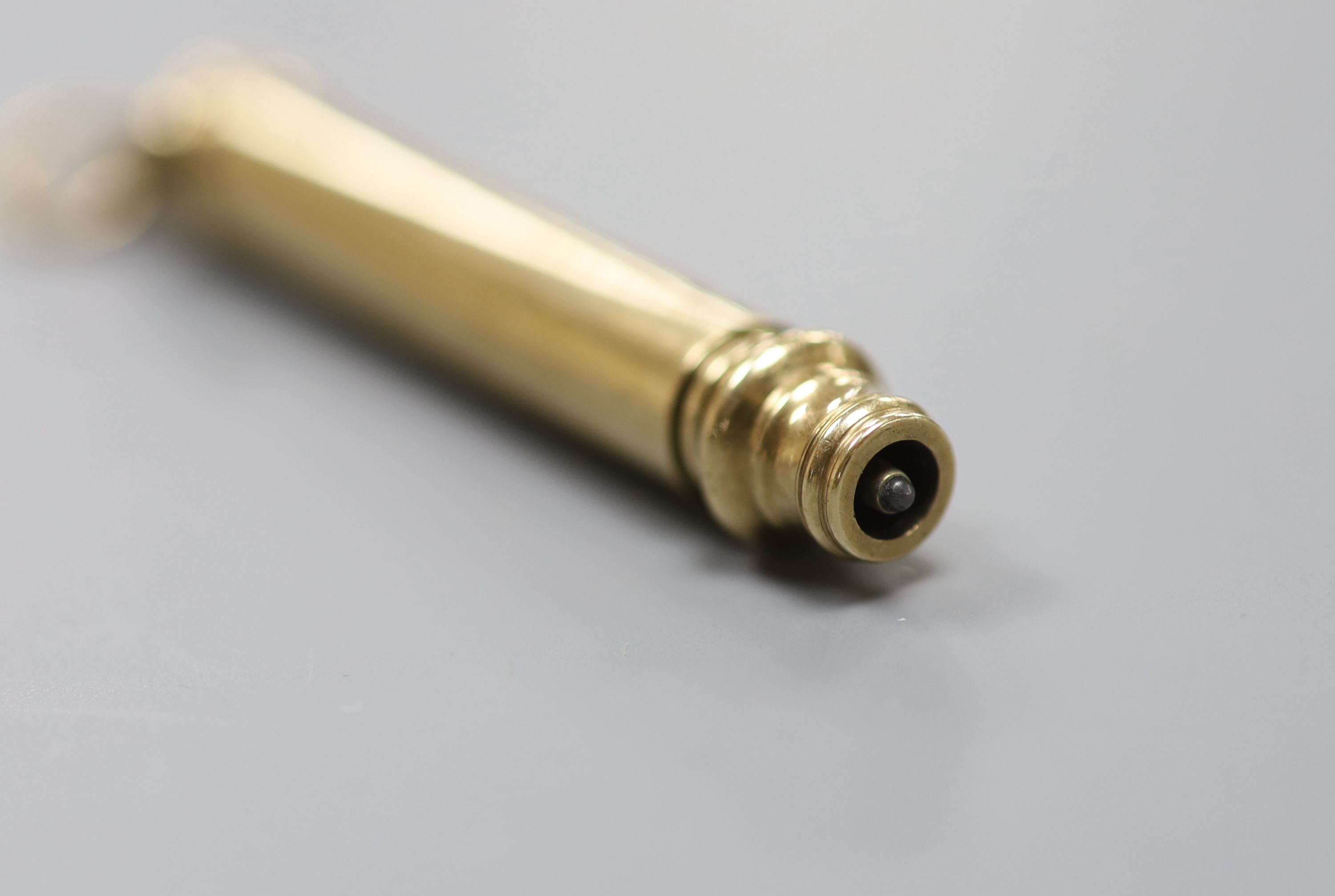 A yellow metal overlaid and bloodstone set telescopic pencil, in fitted box